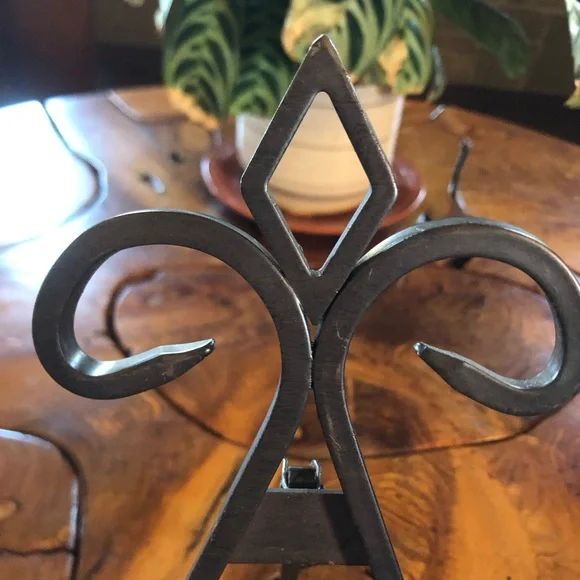 Black Wrought Iron Metal Display Easel - Picture 4 of 9